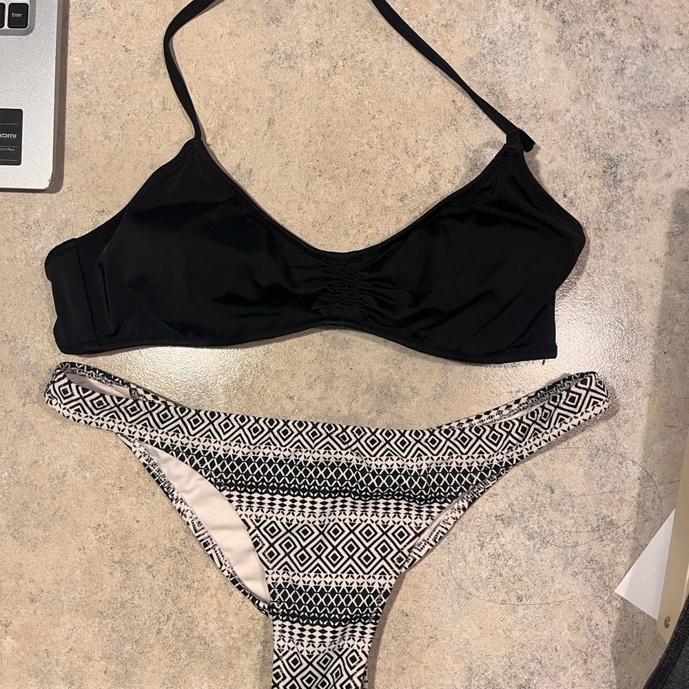 Victorias Secret Black & White Cinched Bikini Set